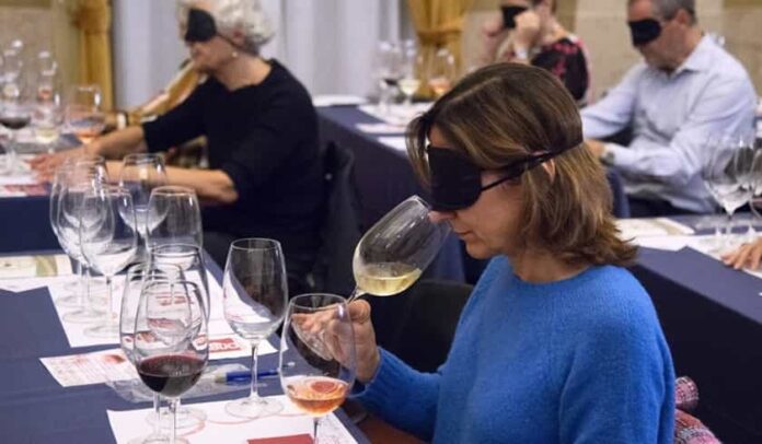 UIC Degustare ad occhi chiusi UIC Degustare ad occhi chiusi
