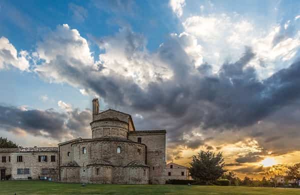 Montecosaro la Chiesa
