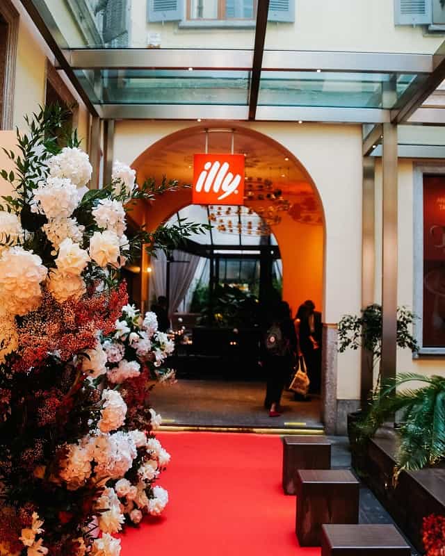 illycaffè celebra il 2° anniversario del suo flagship store in MonteNapoleone llycaffè: 2° anniversario del Flagship Store a Milano