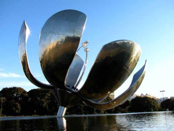 7.Floralis Generica Buenos Aires credit by Atlas Obscura