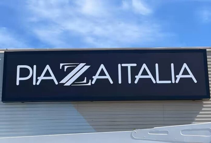 Il ripristino dell'insegna PIAZZA ITALIA lightbox LED - ripristino dell'insegna PIAZZA ITALIA