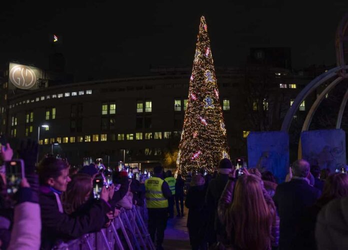 Più di 2000 al concerto per l'accensione dell'albero di Natale dell'Ospedale San Raffaele