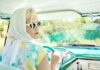 vintage 1950s donne al volante