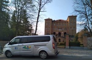 Il minibus del Consorzio al castello di Agliè