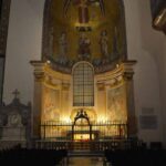 Duomo di Salerno Particolare dell’abside destra, con l’altare di San Michele Arcangelo e la salma di papa Gregorio VII Mentnafunangann