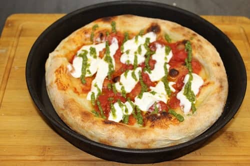 Pizza Otto al pesto