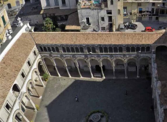 Quadriportico Duomo di Salerno foto Bellsalerno