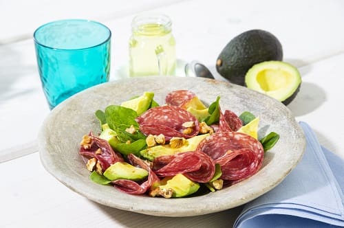 Insalata di avocado, salame Milano e noci (1)