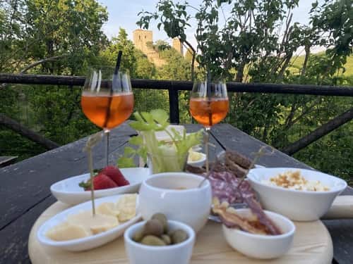 Aperitivo con Castello Gropparello Castelli Ducato Aperitivo con Castello Gropparello Castelli Ducato
