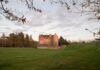 Dark Airbnb travel: 8 chilling experiences Rifugio Storico Castello Fife viaggi dark Airbnb