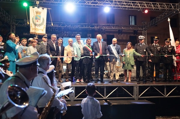 Autorità e Maestranze al taglio del nastro TAGLIO DEL NASTRO