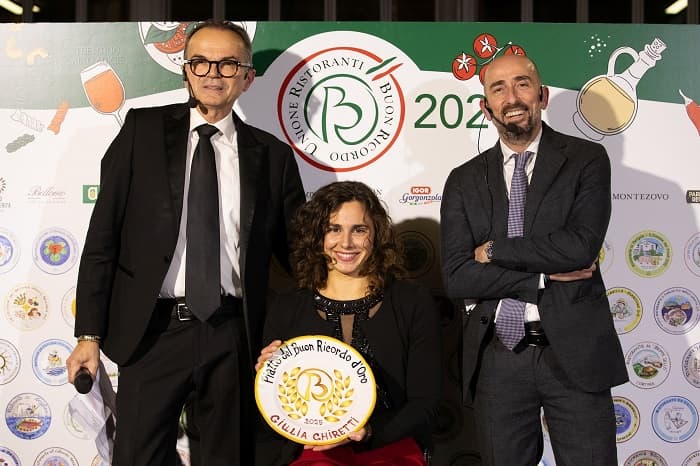 Piatto del Buon Ricordo d'Oro a Giulia Ghiretti. 