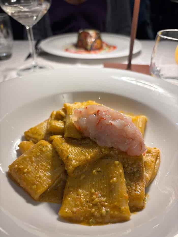 Fratò Pacchero con pesto di pistacchi e gamberi di Mazara del Vallo Fratò Pacchero con pesto di pistacchi e gamberi di Mazara del Vallo