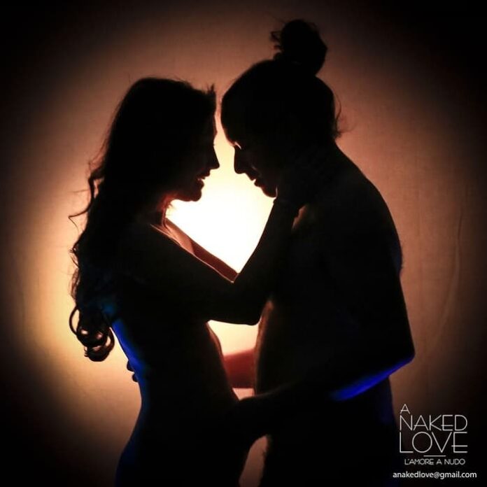 A NAKED LOVE Teatro A NAKED LOVE - coppia di innamorati in intimità