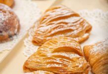 Sfogliatella napoletana: storia, ricetta e preparazione Pasticceria Mignon Milano Porta Romana - sfogliatella riccia napoletana