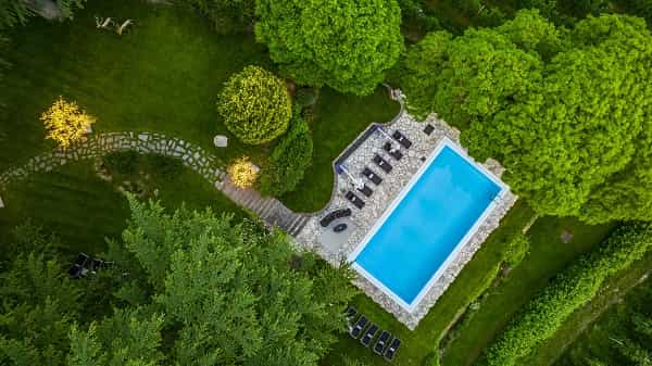 Piscina esterna veduta aerea Villa Eden vacanze rigenerative