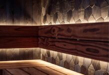 Profili in alluminio per LED: design, funzionalità e massima resa luminosa Illuminazione LED integrata con profili in alluminio in un ambiente dal design moderno con rivestimenti in legno e luce soffusa uniforme
