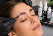 Laminazione sopracciglia: il trattamento che ridisegna lo sguardo in modo naturale Laminazione sopracciglia