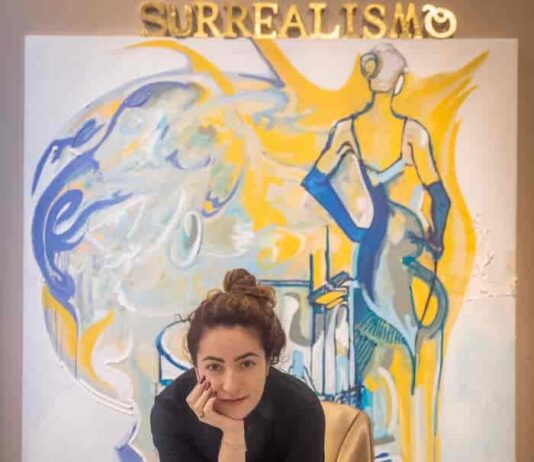 Surrealismo Dorato di Aleksandra Istorik illumina Stresa Surrealismo Dorato